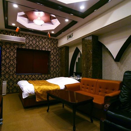 Hotel Hyper (Adults Only) Osaka Bagian luar foto