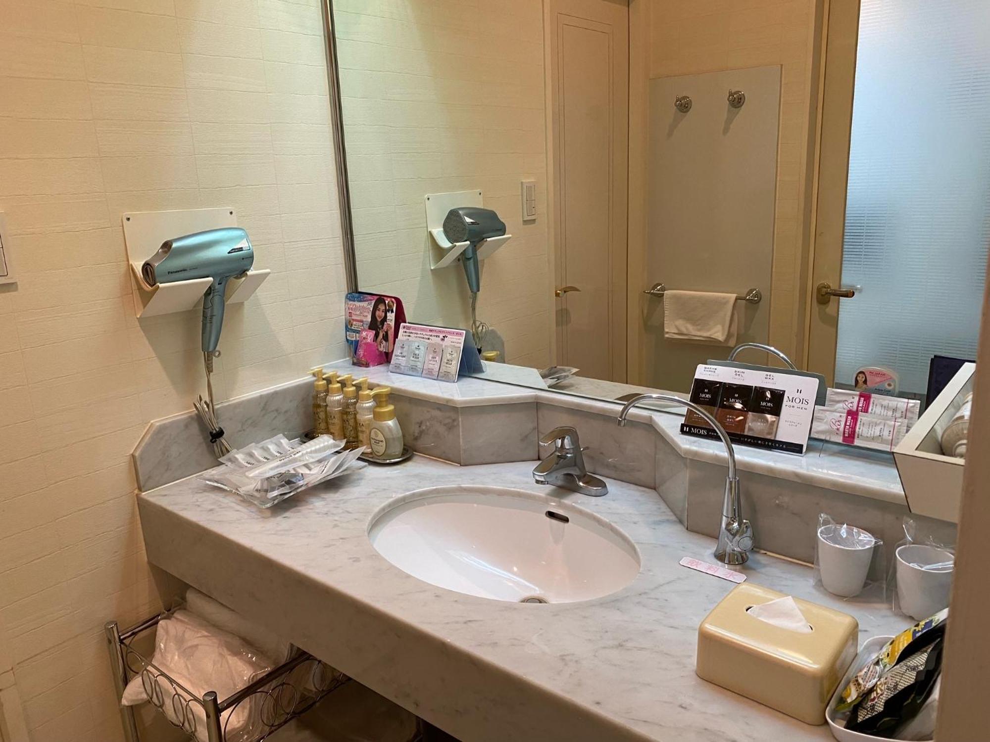 Hotel Hyper (Adults Only) Osaka Bagian luar foto